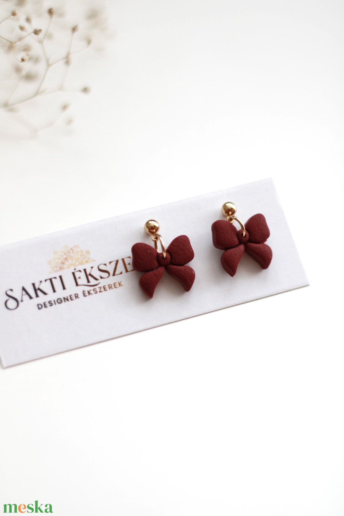 Pici bordó masni fülbevaló - ékszer - fülbevaló - pötty fülbevaló - Meska.hu
