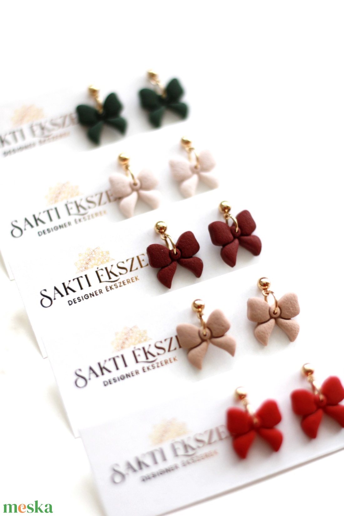 Pici bordó masni fülbevaló - ékszer - fülbevaló - pötty fülbevaló - Meska.hu