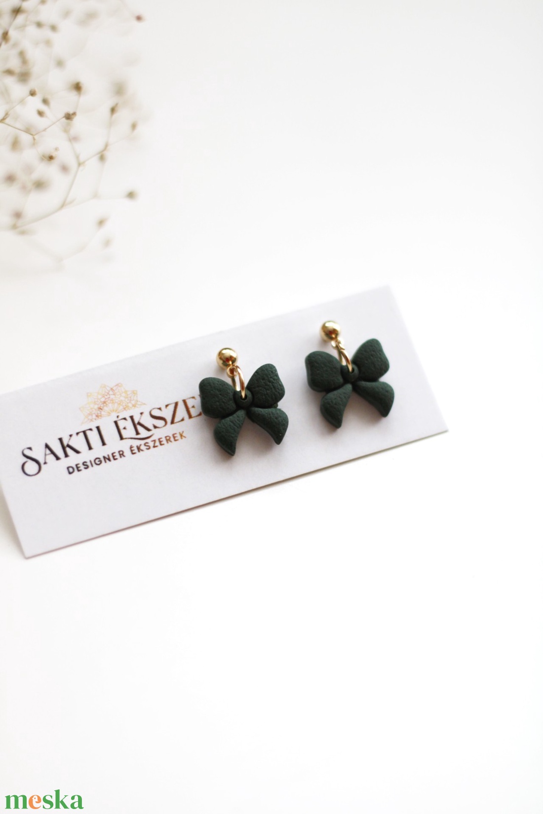 Pici sötétzöld masni fülbevaló - ékszer - fülbevaló - pötty fülbevaló - Meska.hu