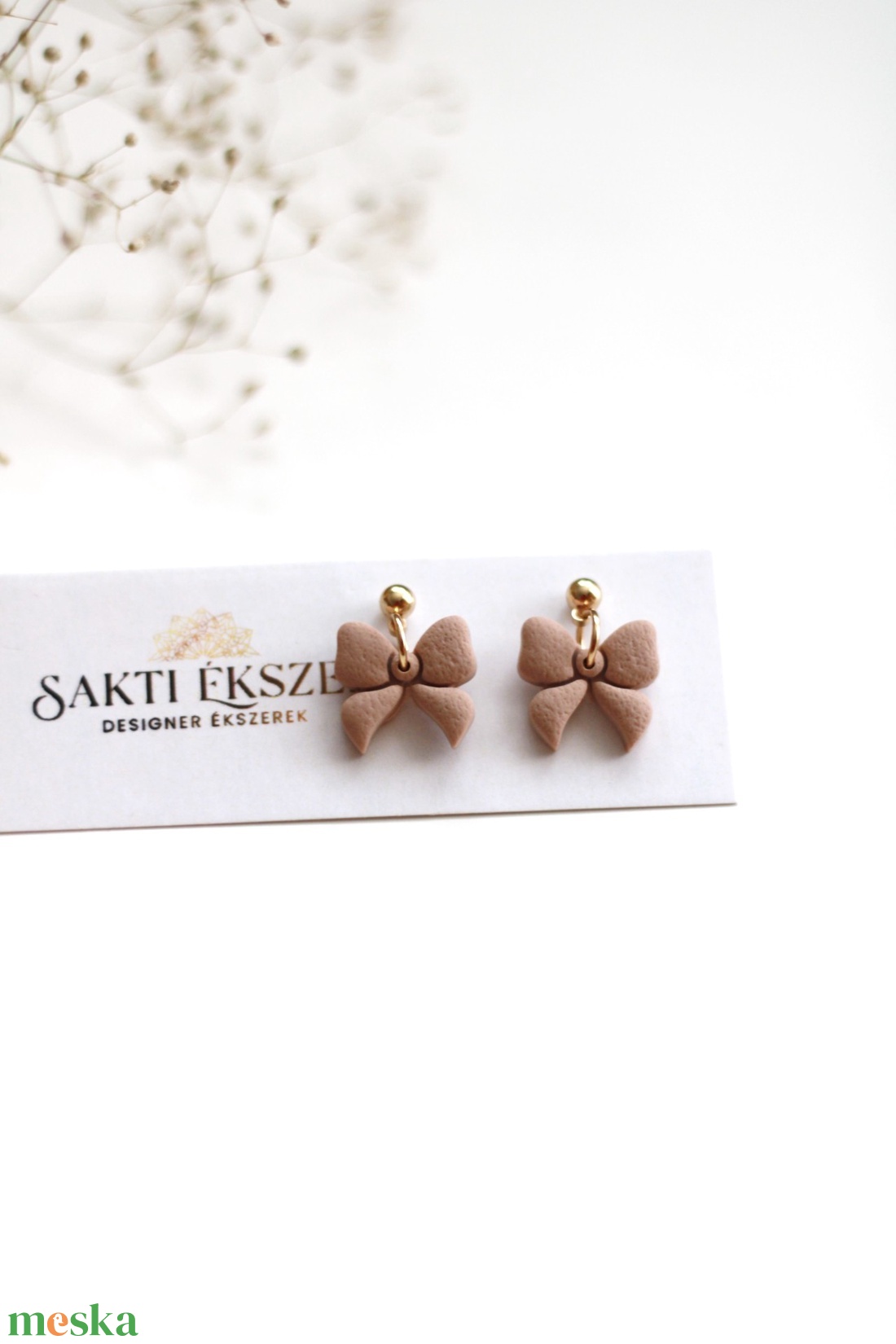 Pici drapp masni fülbevaló - ékszer - fülbevaló - pötty fülbevaló - Meska.hu