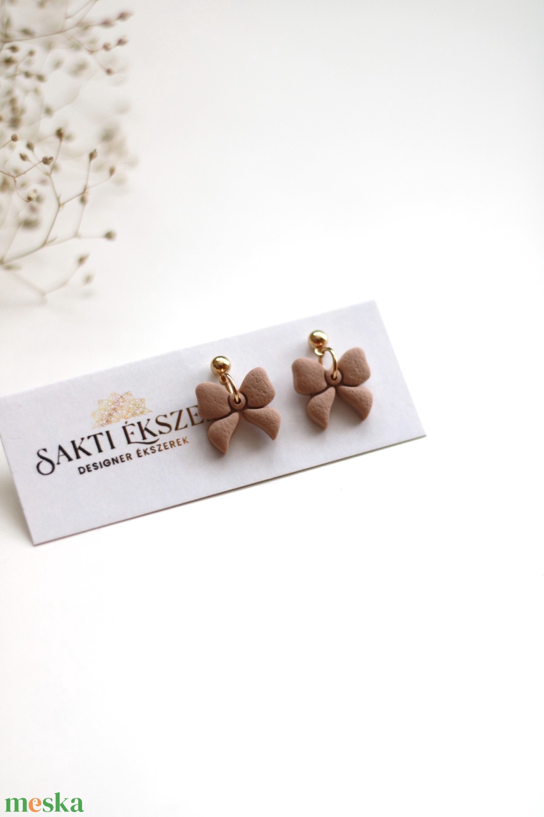 Pici drapp masni fülbevaló - ékszer - fülbevaló - pötty fülbevaló - Meska.hu