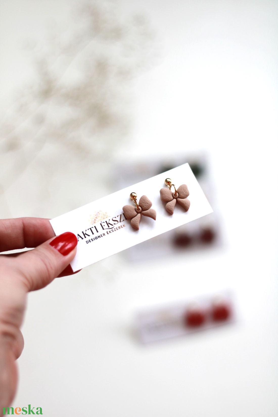 Pici drapp masni fülbevaló - ékszer - fülbevaló - pötty fülbevaló - Meska.hu