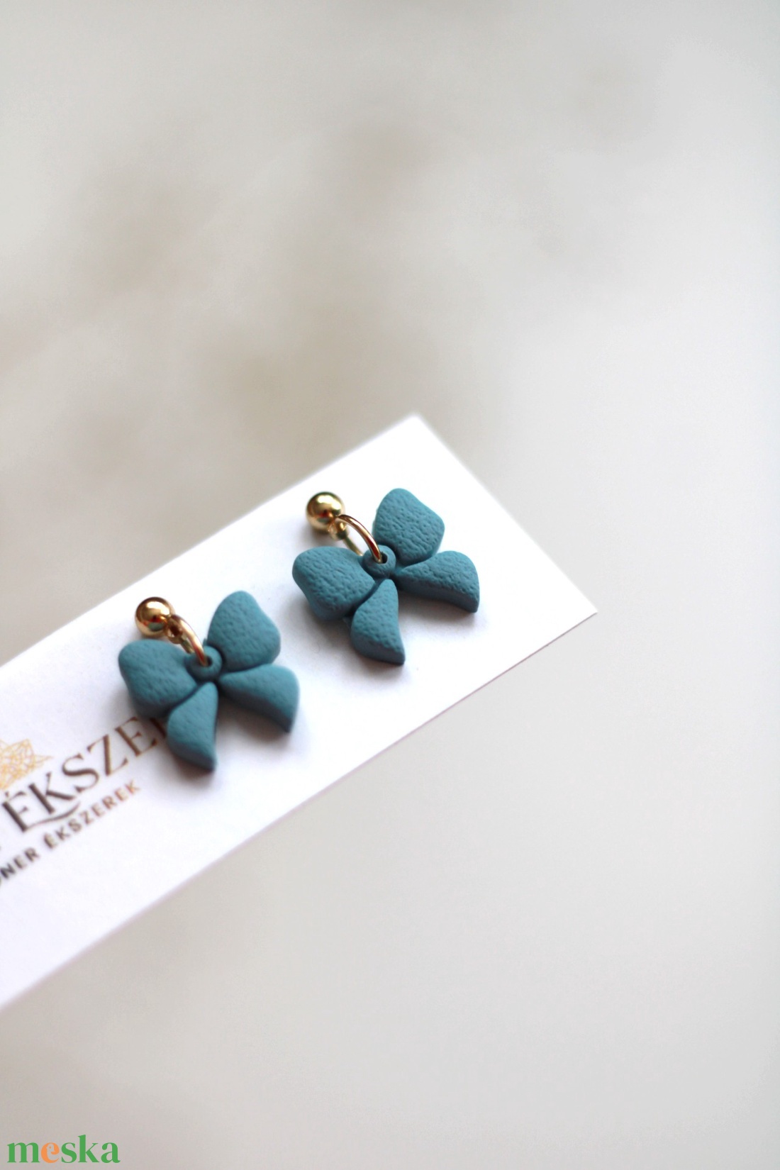 Pici teal masni fülbevaló - ékszer - fülbevaló - pötty fülbevaló - Meska.hu