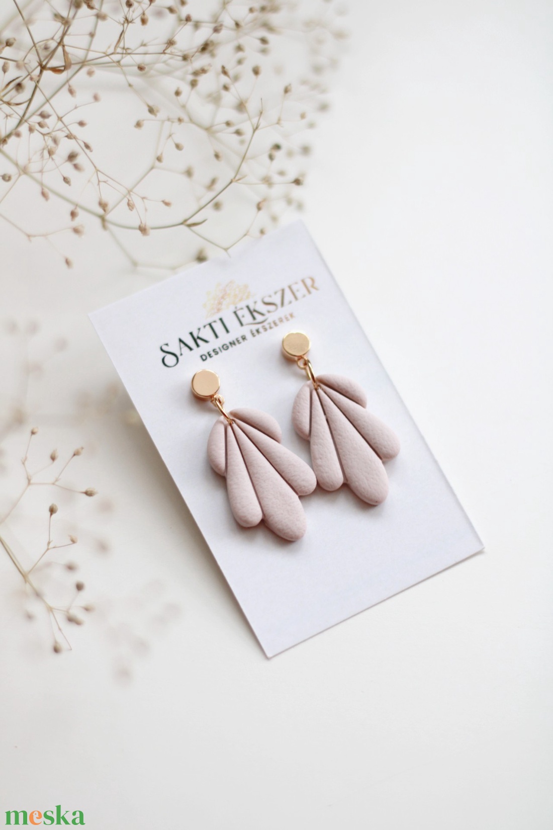 Ekrü függő fülbevaló - ékszer - fülbevaló - pötty fülbevaló - Meska.hu