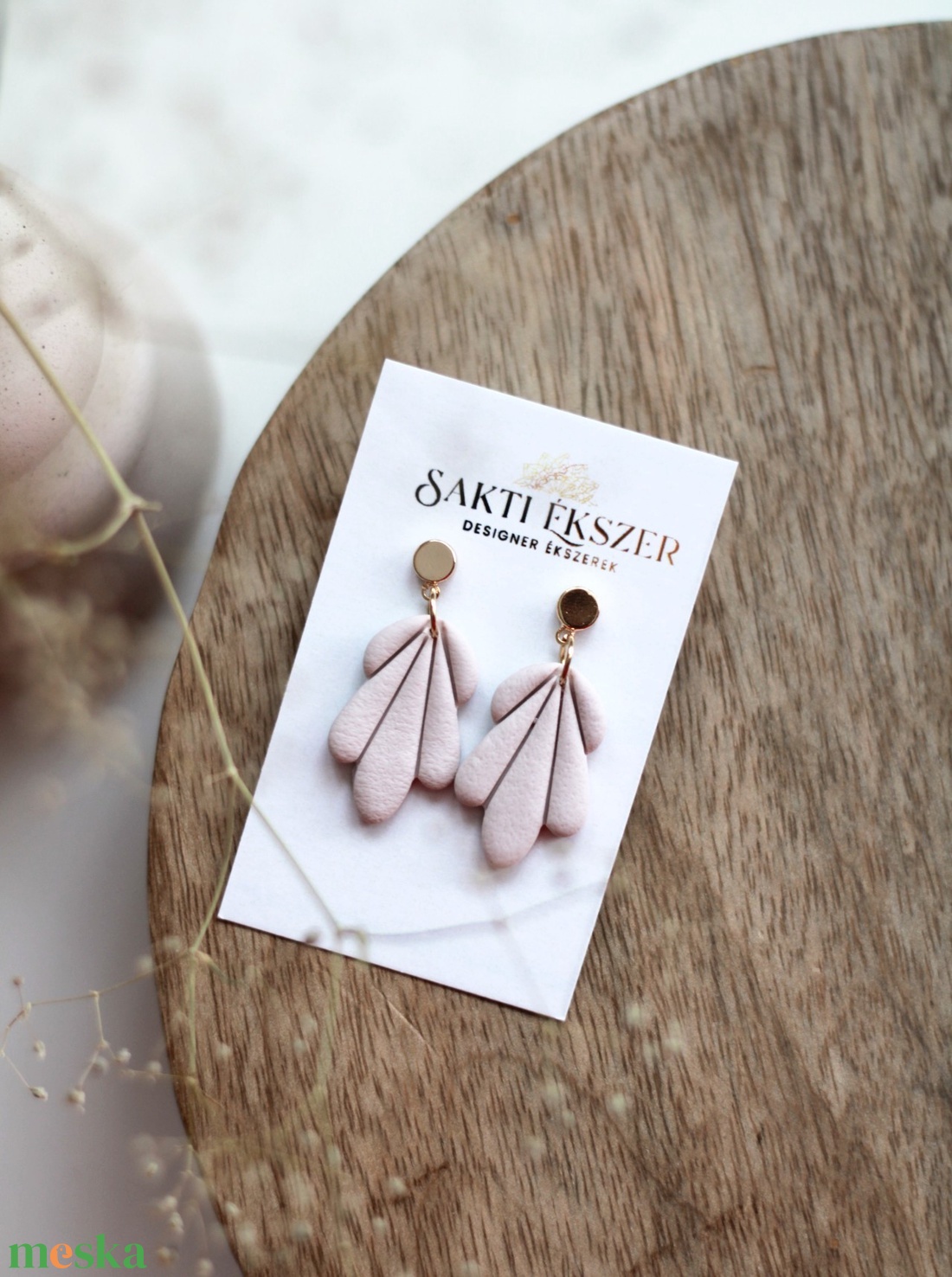 Ekrü függő fülbevaló - ékszer - fülbevaló - pötty fülbevaló - Meska.hu