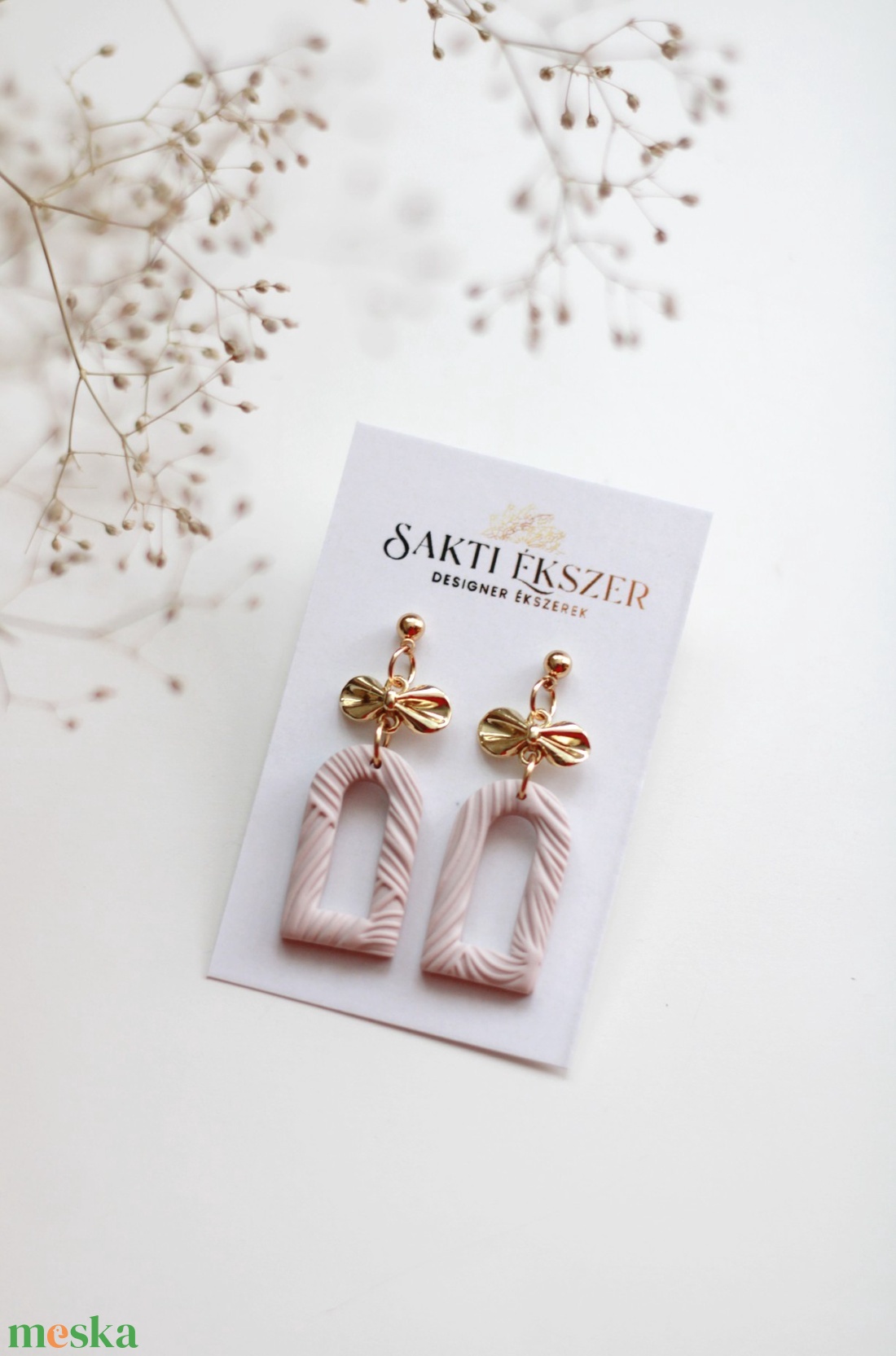 Ekrü masnis függő fülbevaló - ékszer - fülbevaló - pötty fülbevaló - Meska.hu