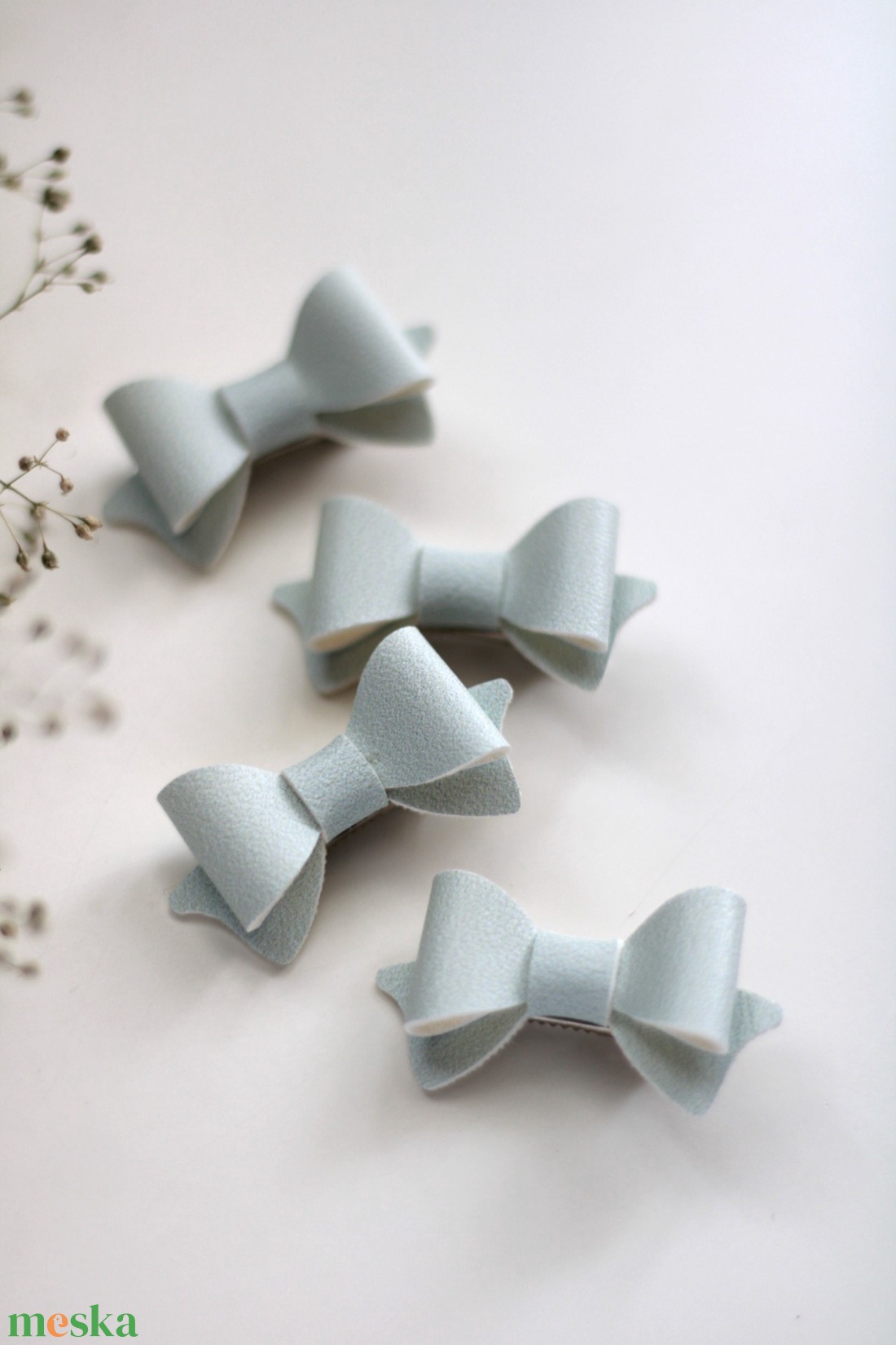 Világoskék mini hajcsat, hajcsat - ruha & divat - hajdísz & hajcsat - hajcsat & hajtű - Meska.hu