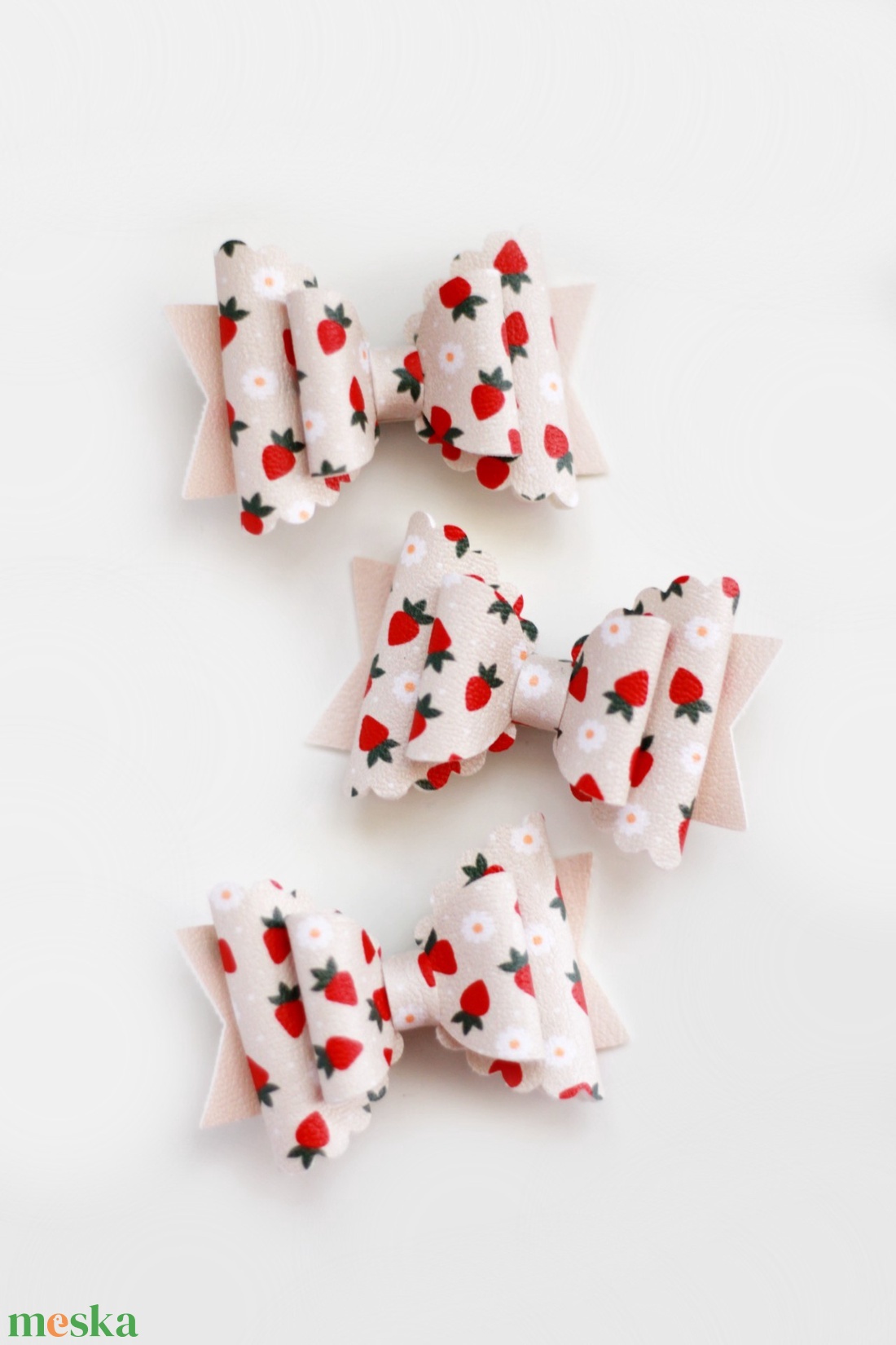 Apró epres hajcsat - ruha & divat - hajdísz & hajcsat - hajcsat & hajtű - Meska.hu