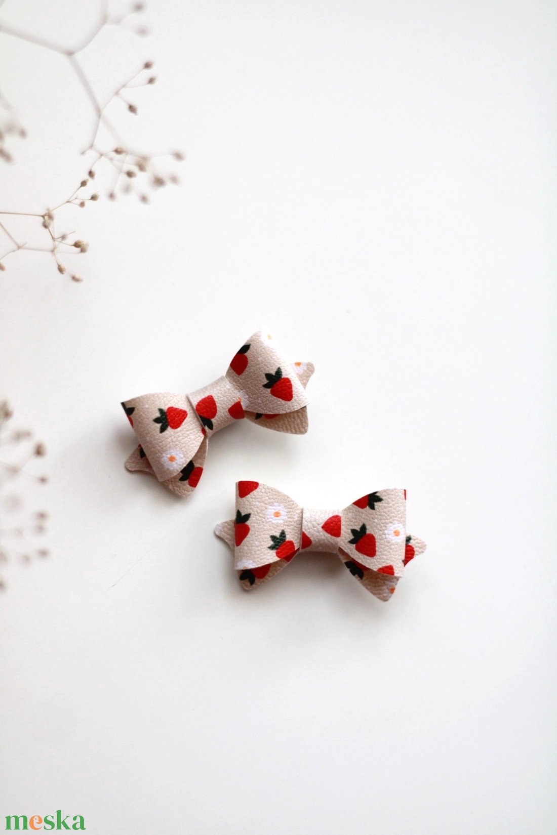 Apró epres mini hajcsat - ruha & divat - hajdísz & hajcsat - hajcsat & hajtű - Meska.hu