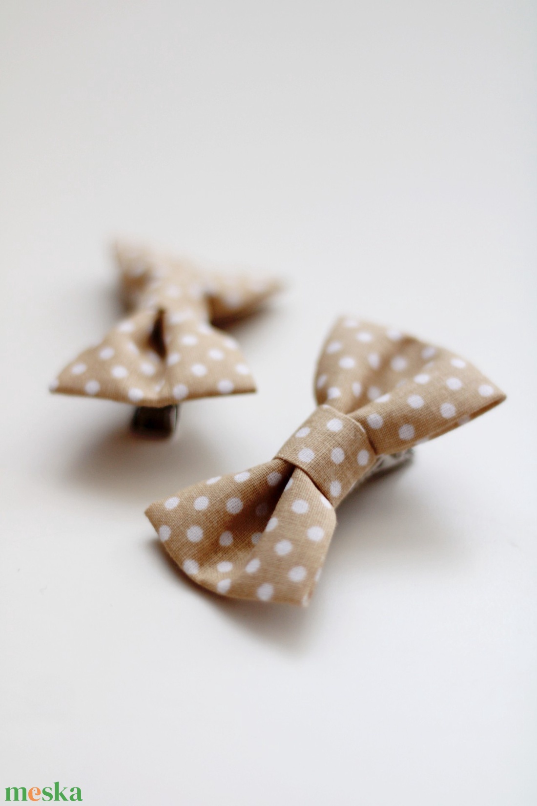 Barna pöttyös hajcsat  - ruha & divat - hajdísz & hajcsat - hajcsat & hajtű - Meska.hu