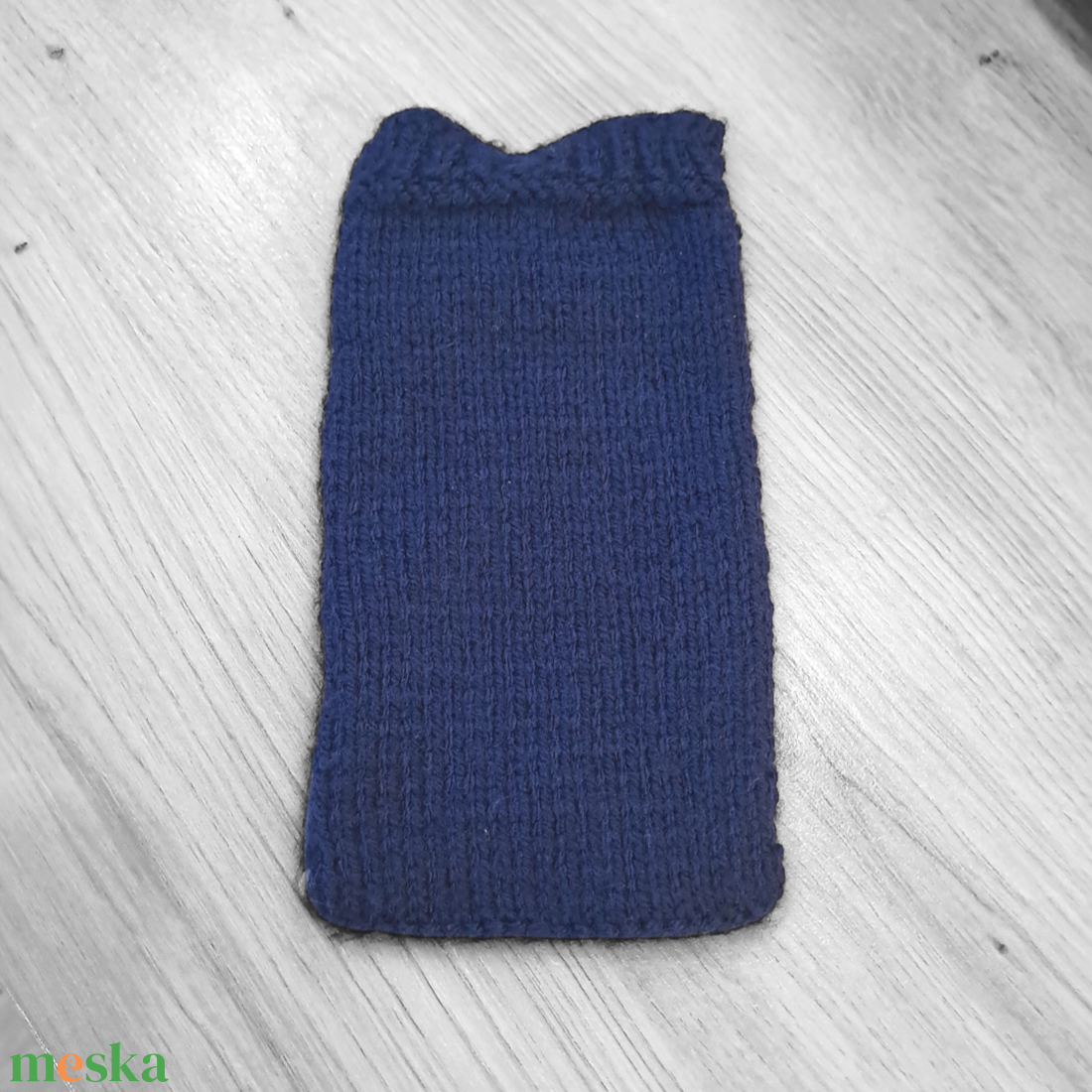 Sötétkék-szürke-fehér kötött, hímzett telefontok - táska & tok - pénztárca & más tok - telefontok - Meska.hu