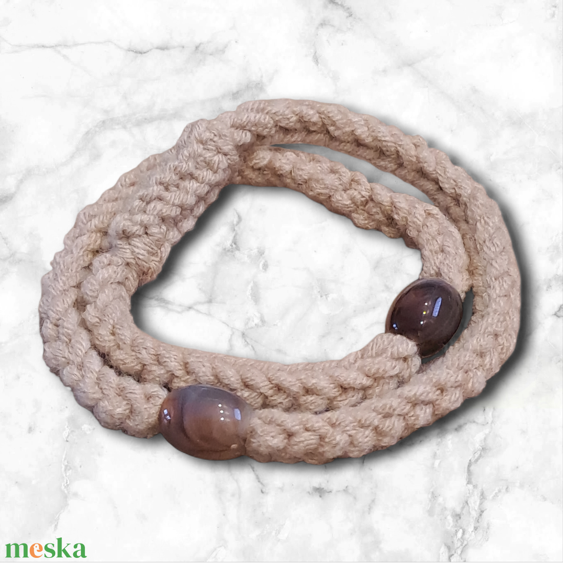 Beige horgolt karkötő  2 gyönggyel - ékszer - karkötő - gyöngyös karkötő - Meska.hu