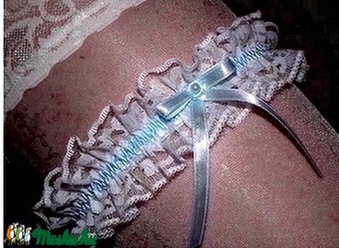 Kék fehér menyasszonyi combcsipke, méretre készíteve -  - Meska.hu