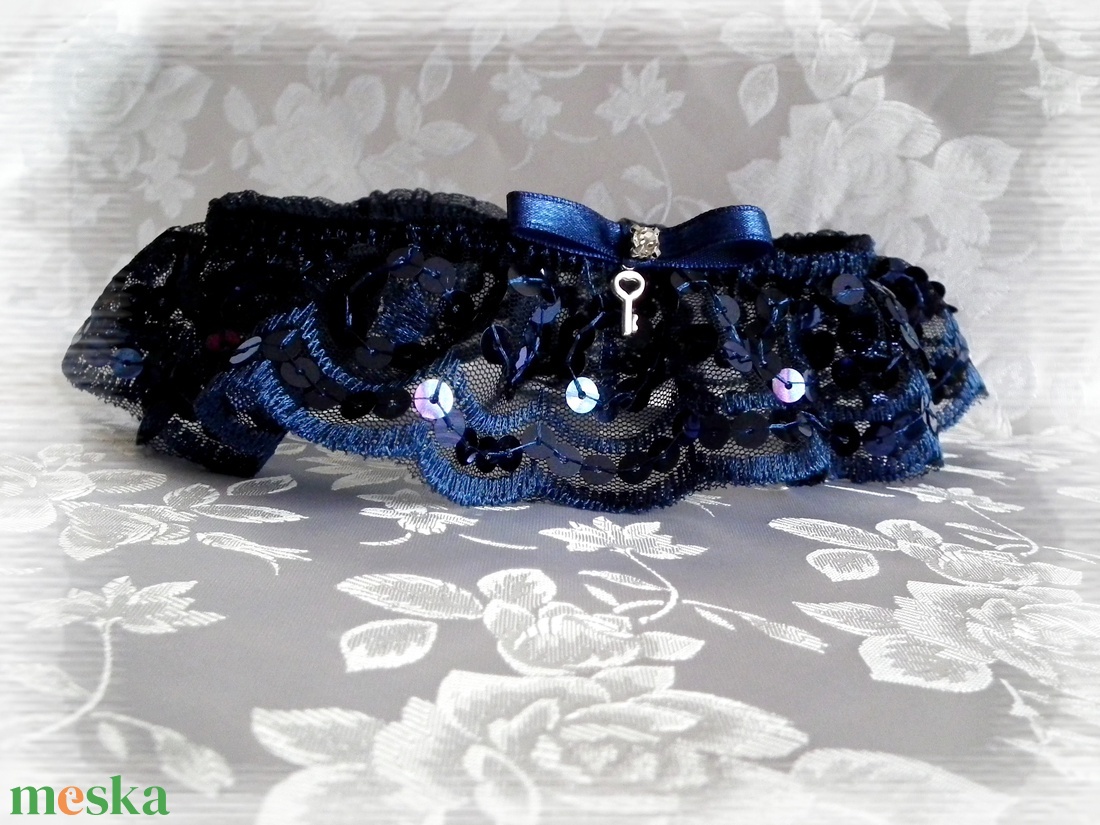 Luxury combcsipke, legényfogó egyéniségeknek - esküvő - kiegészítők - harisnyatartó & valami kék - Meska.hu