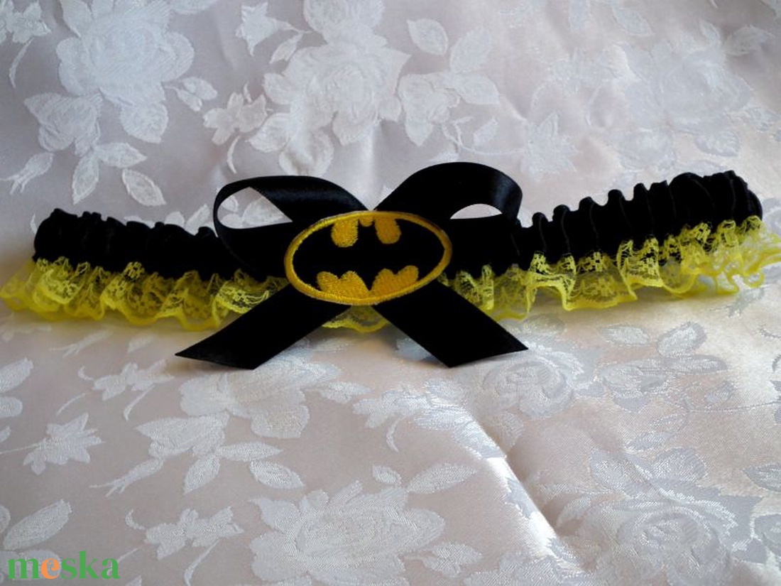 Batman szatén combcsipke-fekete citromsárga - esküvő - kiegészítők - harisnyatartó & valami kék - Meska.hu Batman szatén combcsipke-fekete citromsárga - esküvő - kiegészítők - harisnyatartó & valami kék - Meska.hu