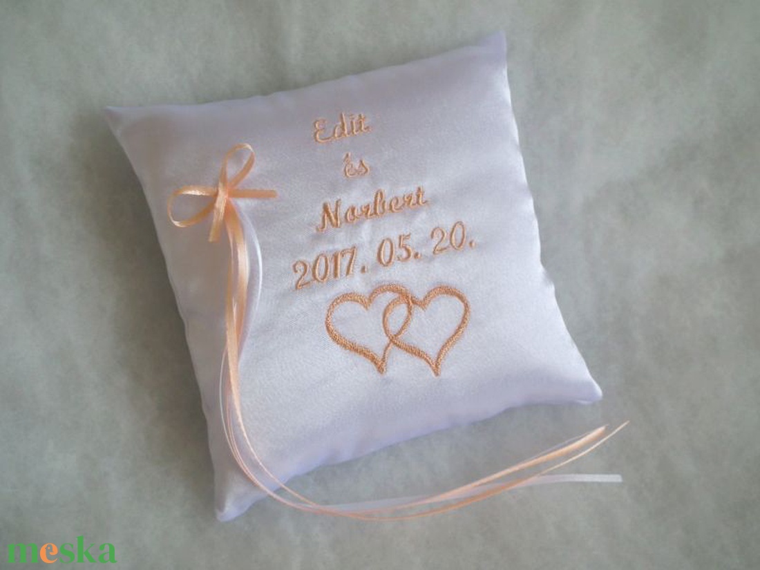 Hímzett gyűrűpárna - 16x16cm - esküvő - kiegészítők - gyűrűtartó & gyűrűpárna - Meska.hu