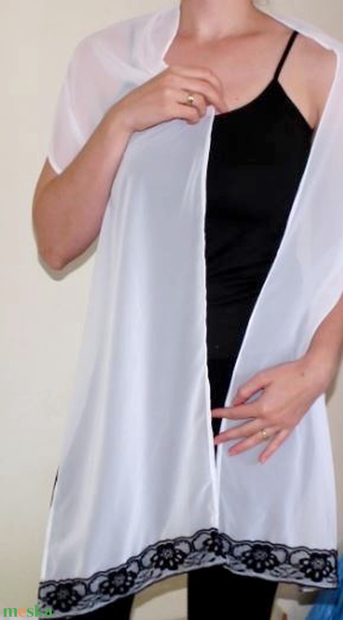 Muszlin stóla, vállkendő fekete csipkével - ruha & divat - sál, sapka, kendő - stóla - Meska.hu