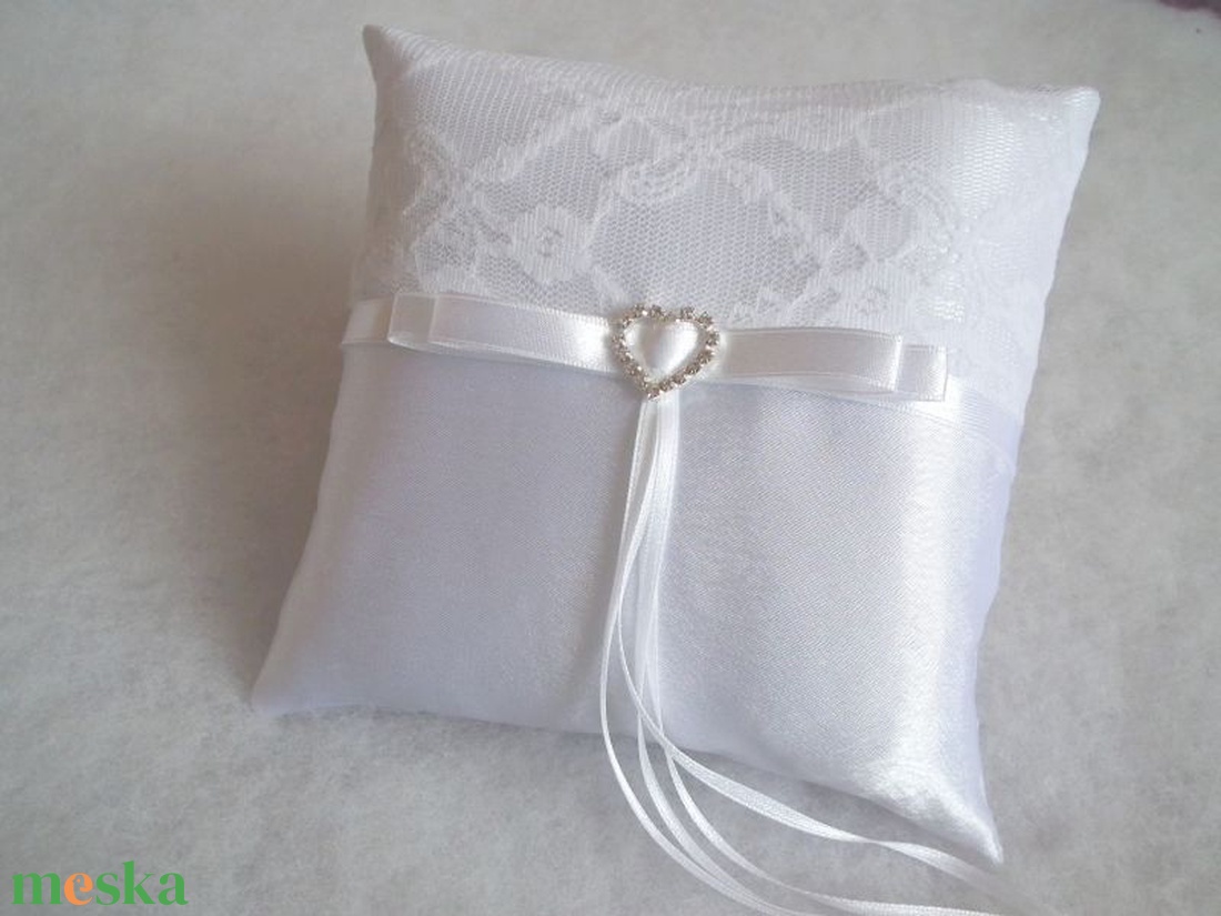Strassz szíves hófehér romantika gyűrűpárna - esküvő - kiegészítők - gyűrűtartó & gyűrűpárna - Meska.hu