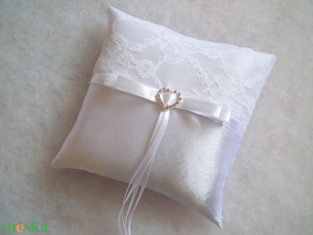 Strassz szíves hófehér romantika gyűrűpárna - esküvő - kiegészítők - gyűrűtartó & gyűrűpárna - Meska.hu