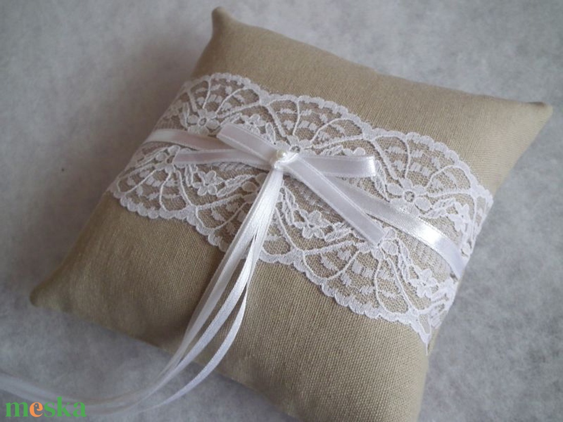 Csipkés masnis, lenvászon gyűrűpárna - esküvő - kiegészítők - gyűrűtartó & gyűrűpárna - Meska.hu