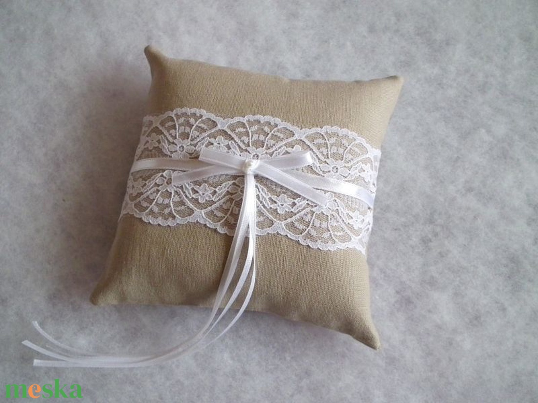 Csipkés masnis, lenvászon gyűrűpárna - esküvő - kiegészítők - gyűrűtartó & gyűrűpárna - Meska.hu