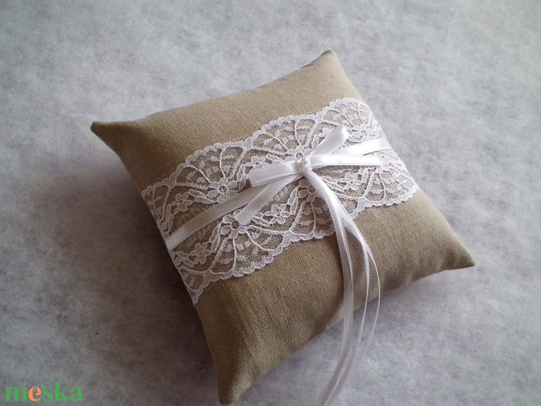 Csipkés masnis, lenvászon gyűrűpárna - esküvő - kiegészítők - gyűrűtartó & gyűrűpárna - Meska.hu