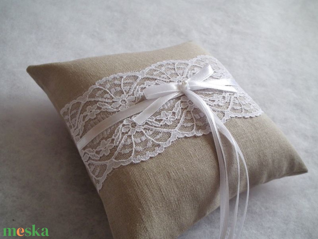 Csipkés masnis, lenvászon gyűrűpárna - esküvő - kiegészítők - gyűrűtartó & gyűrűpárna - Meska.hu