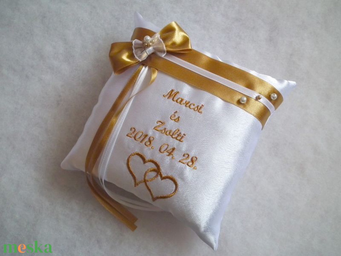 Masnis, gyöngyös hímzett gyűrűpárna dupla szívvel - esküvő - kiegészítők - gyűrűtartó & gyűrűpárna - Meska.hu