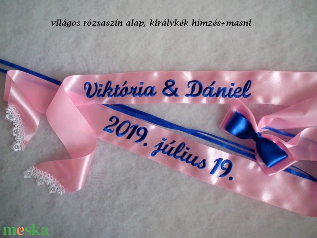 Hímzett vőfélyszalag esküvőre - név+ dátum - esküvő - dekoráció - helyszíni dekor - Meska.hu