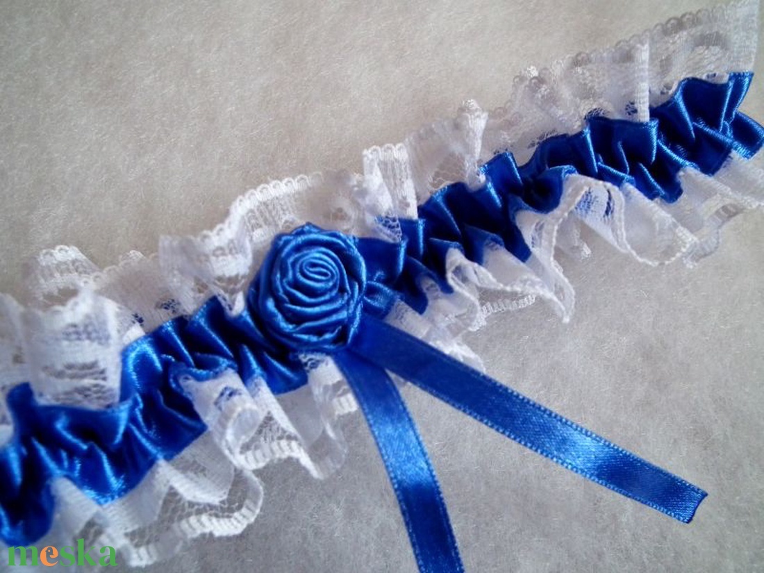 Királykék Kate esküvői rózsás combcsipke - esküvő - kiegészítők - harisnyatartó & valami kék - Meska.hu