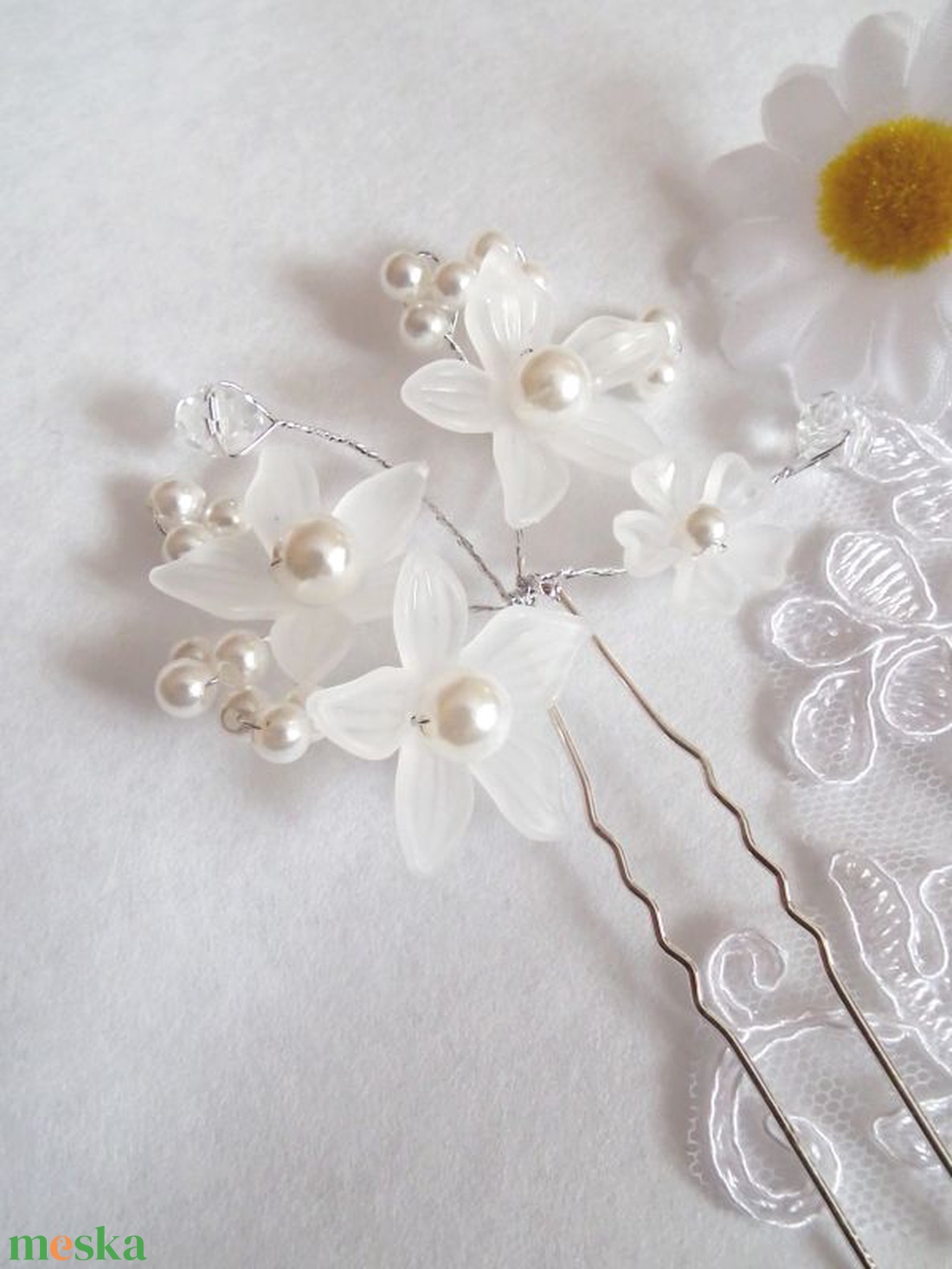 Sok virágos hajtű - fehér - esküvő - hajdísz - hajtű - Meska.hu