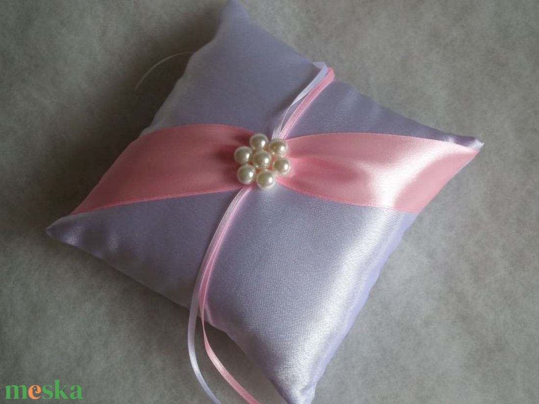 Gyöngyvirág  gyűrűpárna világos rózsaszín szalaggal - esküvő - kiegészítők - gyűrűtartó & gyűrűpárna - Meska.hu