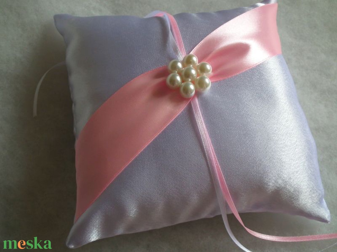 Gyöngyvirág  gyűrűpárna világos rózsaszín szalaggal - esküvő - kiegészítők - gyűrűtartó & gyűrűpárna - Meska.hu