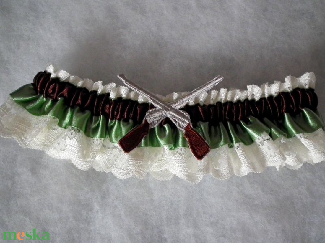 Katonai esküvői combcsipke - esküvő - kiegészítők - harisnyatartó & valami kék - Meska.hu