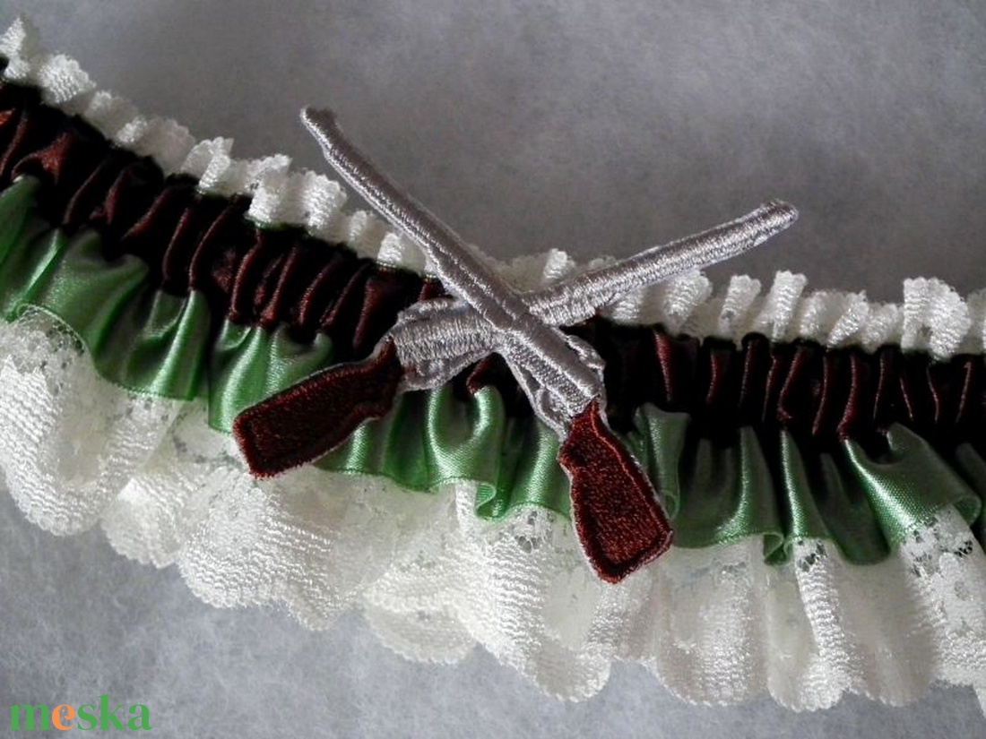 Katonai esküvői combcsipke - esküvő - kiegészítők - harisnyatartó & valami kék - Meska.hu