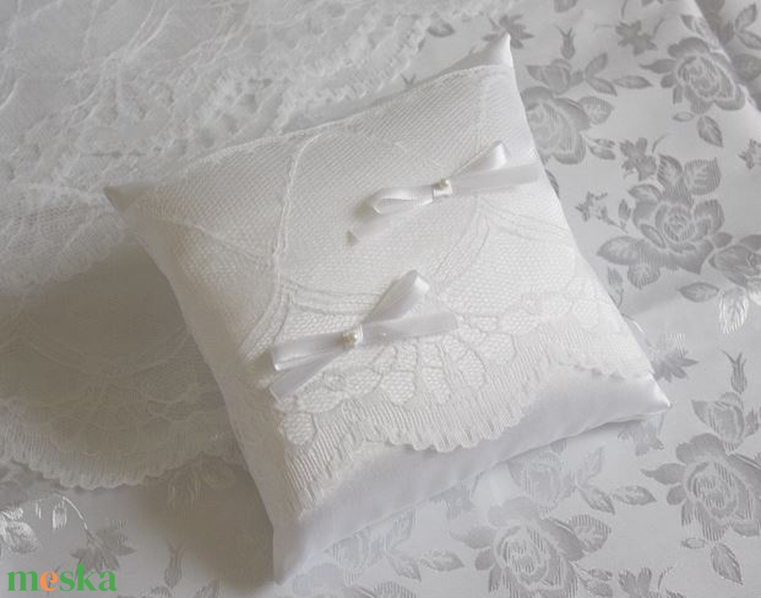Egyszerű elegancia gyűrűpárna - esküvő - kiegészítők - kiegészítők - Meska.hu