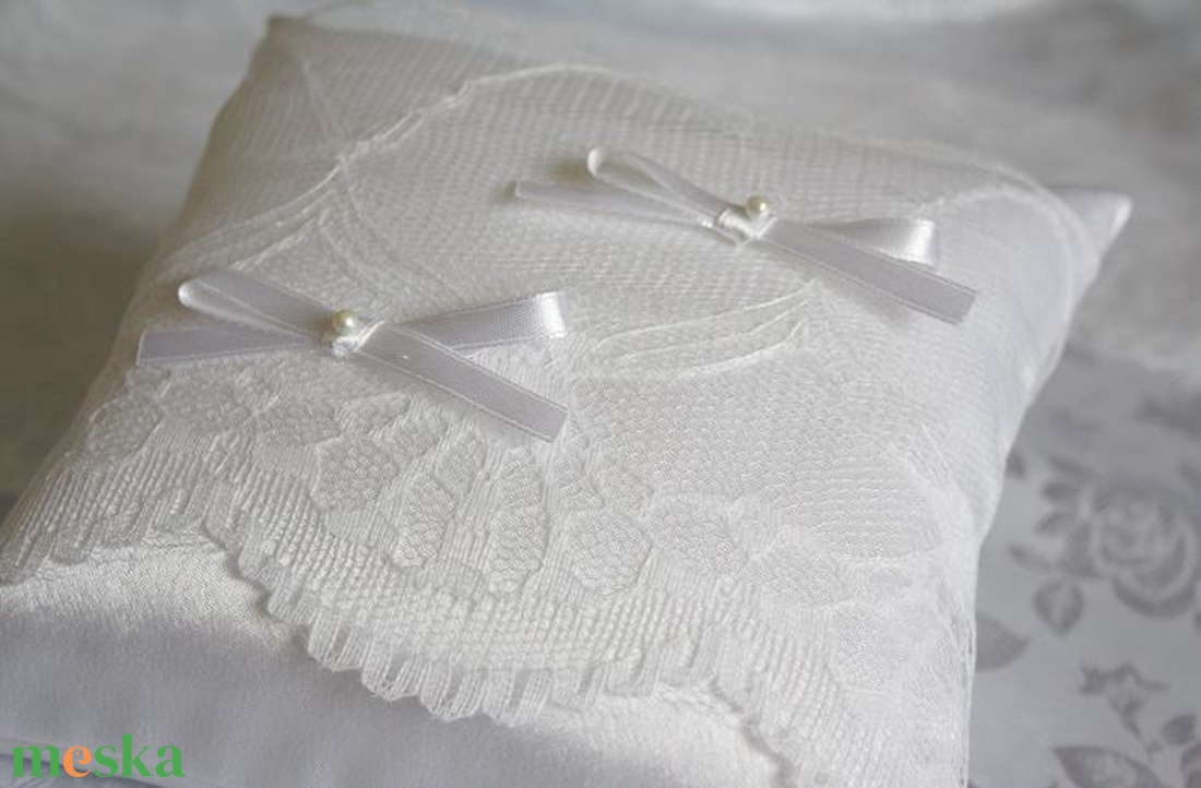 Egyszerű elegancia gyűrűpárna - esküvő - kiegészítők - kiegészítők - Meska.hu