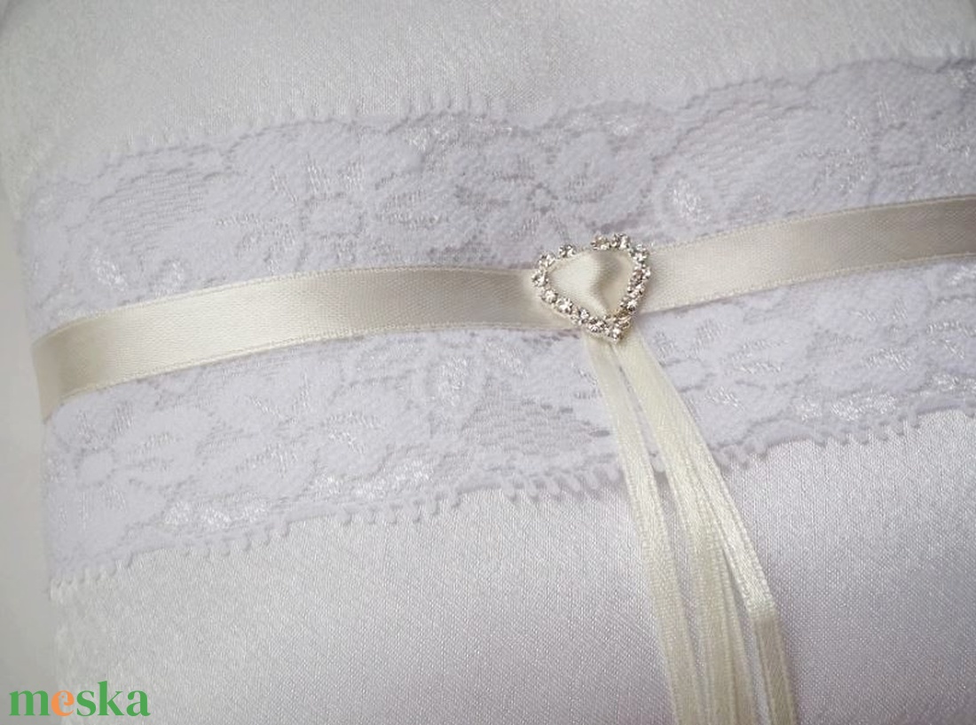 Illúzió gyűrűpárna - ekrü szalaggal - esküvő - kiegészítők - gyűrűtartó & gyűrűpárna - Meska.hu