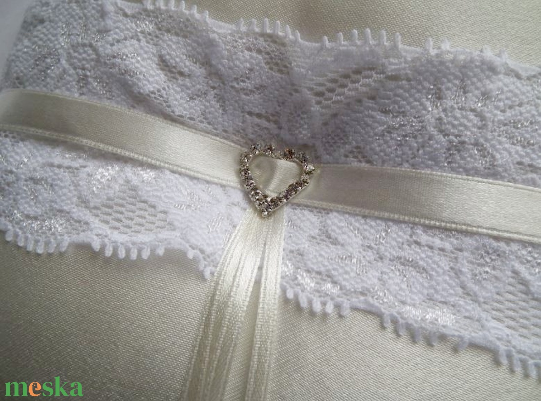 Illúzió gyűrűpárna - ekrü - esküvő - kiegészítők - gyűrűtartó & gyűrűpárna - Meska.hu