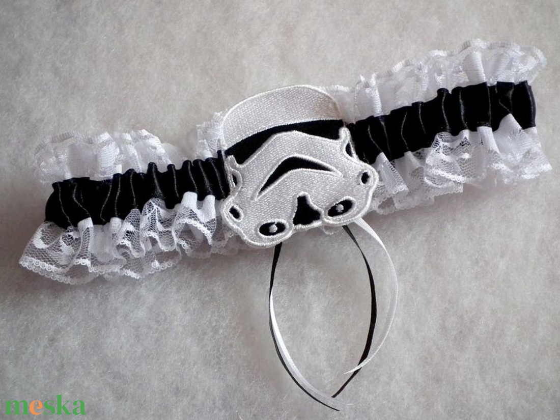 Különleges Star Wars combcsipke, legényfogó - esküvő - kiegészítők - harisnyatartó & valami kék - Meska.hu Különleges Star Wars combcsipke, legényfogó - esküvő - kiegészítők - harisnyatartó & valami kék - Meska.hu