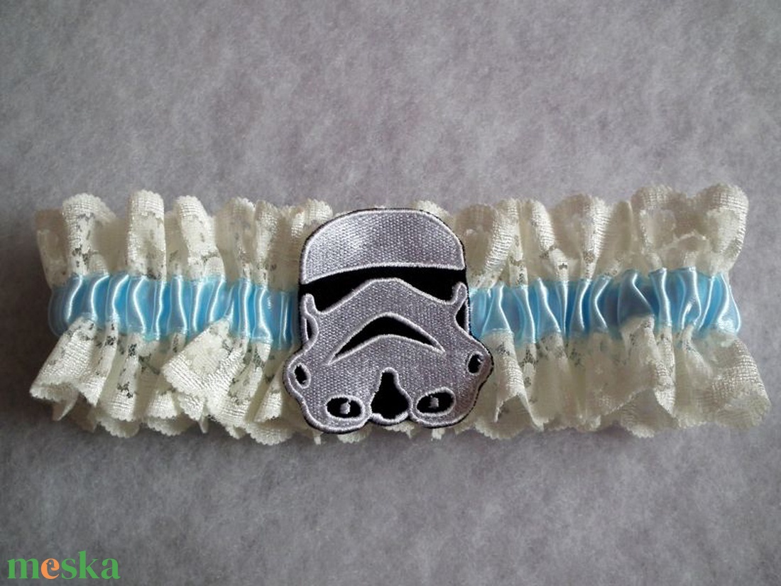 Különleges Star Wars combcsipke, legényfogó - esküvő - kiegészítők - harisnyatartó & valami kék - Meska.hu Különleges Star Wars combcsipke, legényfogó - esküvő - kiegészítők - harisnyatartó & valami kék - Meska.hu