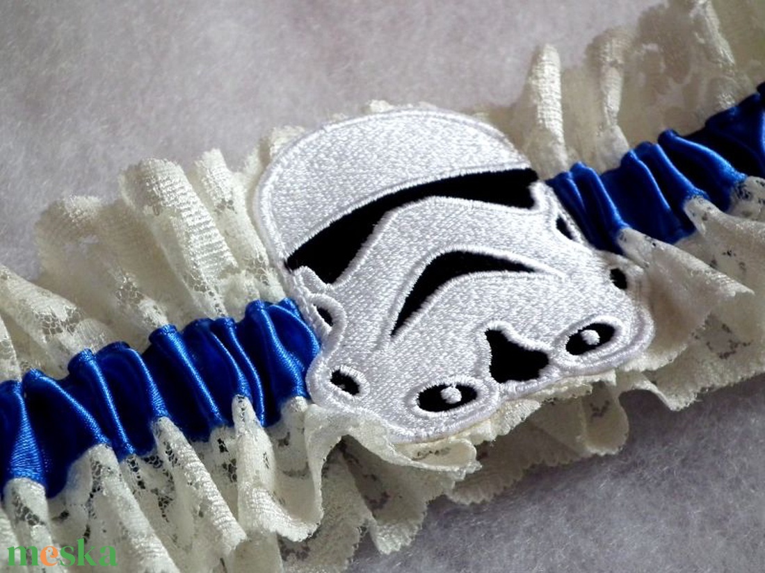 Különleges Star Wars combcsipke, legényfogó - esküvő - kiegészítők - harisnyatartó & valami kék - Meska.hu Különleges Star Wars combcsipke, legényfogó - esküvő - kiegészítők - harisnyatartó & valami kék - Meska.hu