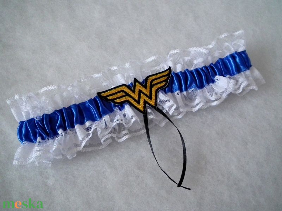 Wonder Woman legényfogó - királykék - esküvő - kiegészítők - harisnyatartó & valami kék - Meska.hu
