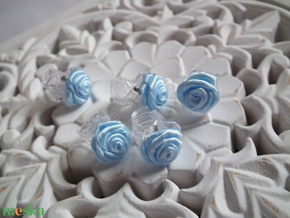 Világoskék rózsás hajcsat - esküvő - hajdísz - kontydísz & hajdísz - Meska.hu