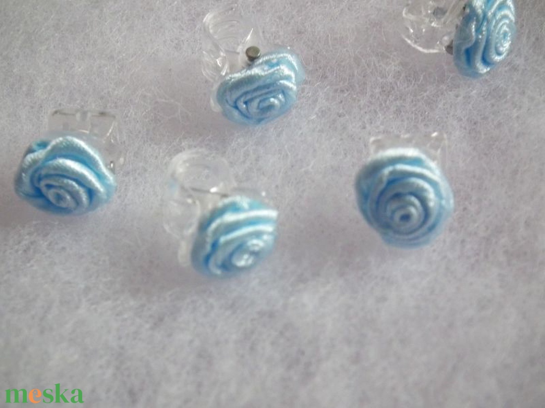 Világoskék rózsás hajcsat - esküvő - hajdísz - kontydísz & hajdísz - Meska.hu