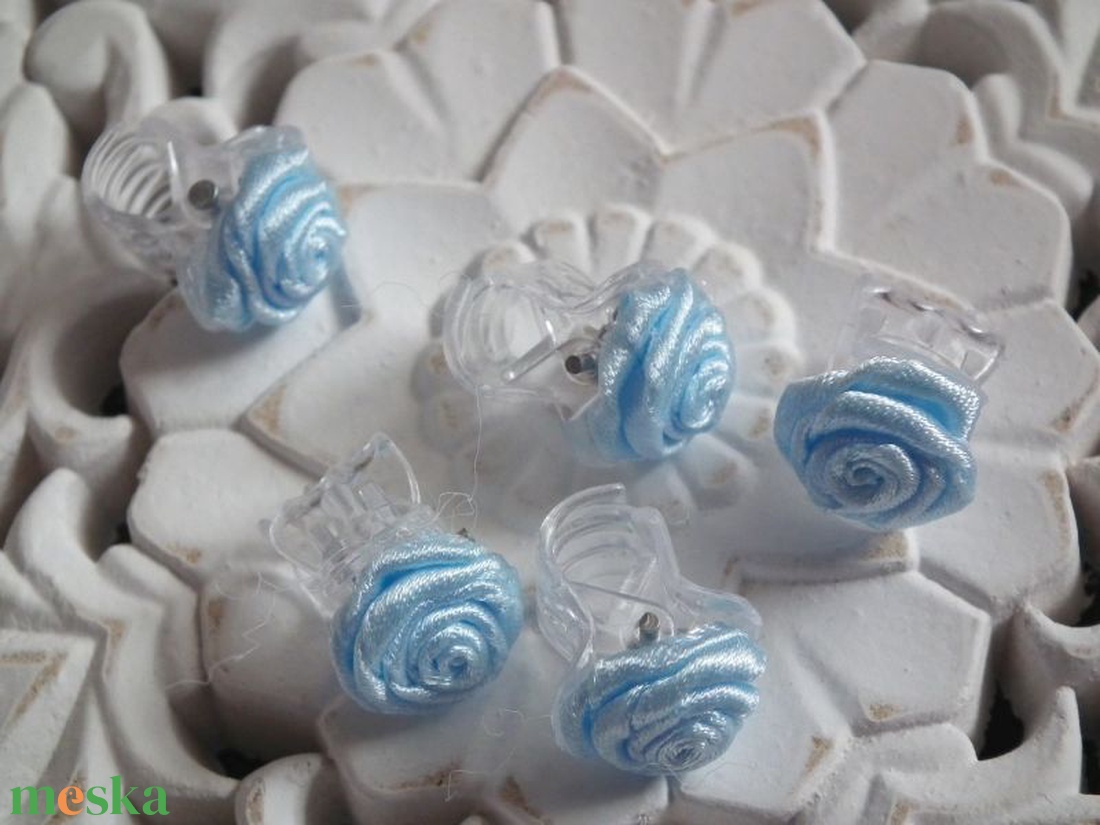 Világoskék rózsás hajcsat - esküvő - hajdísz - kontydísz & hajdísz - Meska.hu