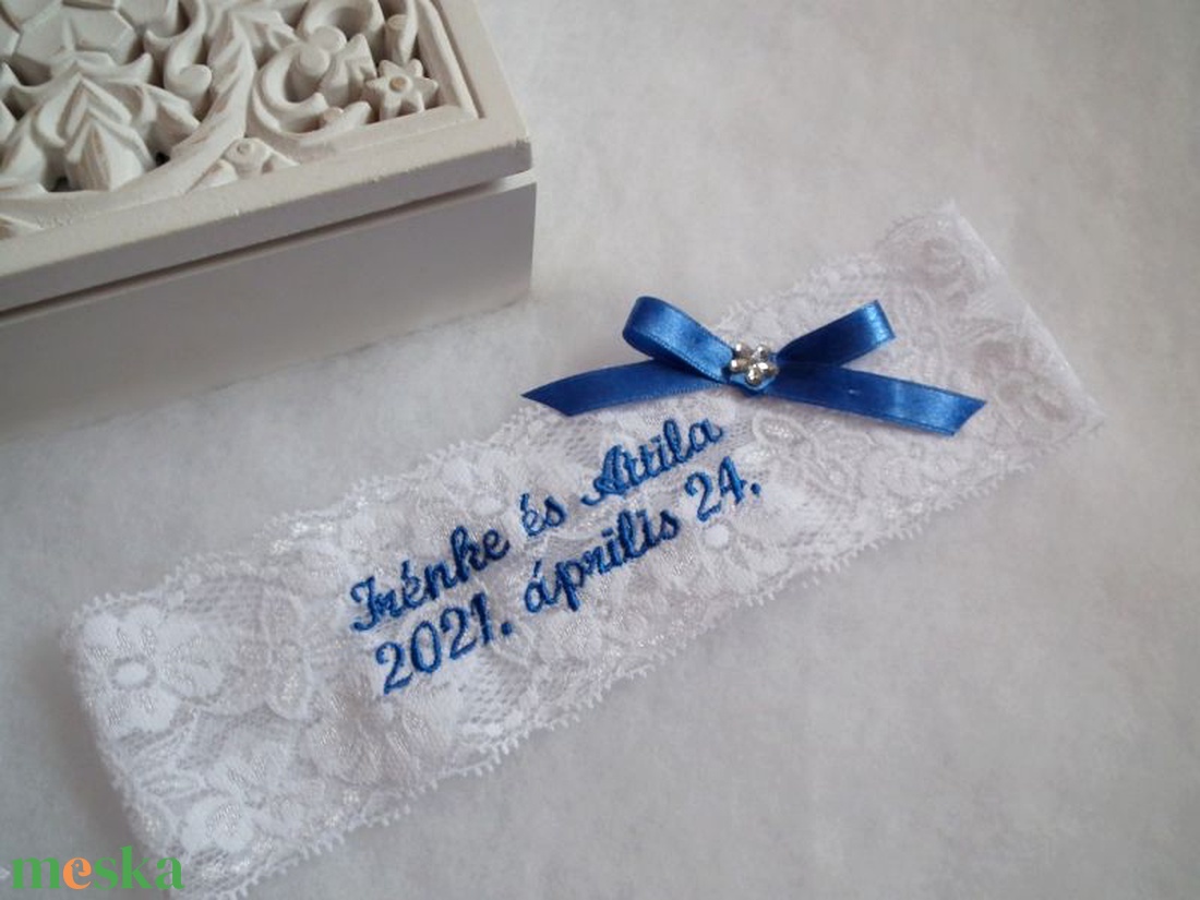 Hímzett csipke masnival - valami kék - esküvő - kiegészítők - harisnyatartó & valami kék - Meska.hu