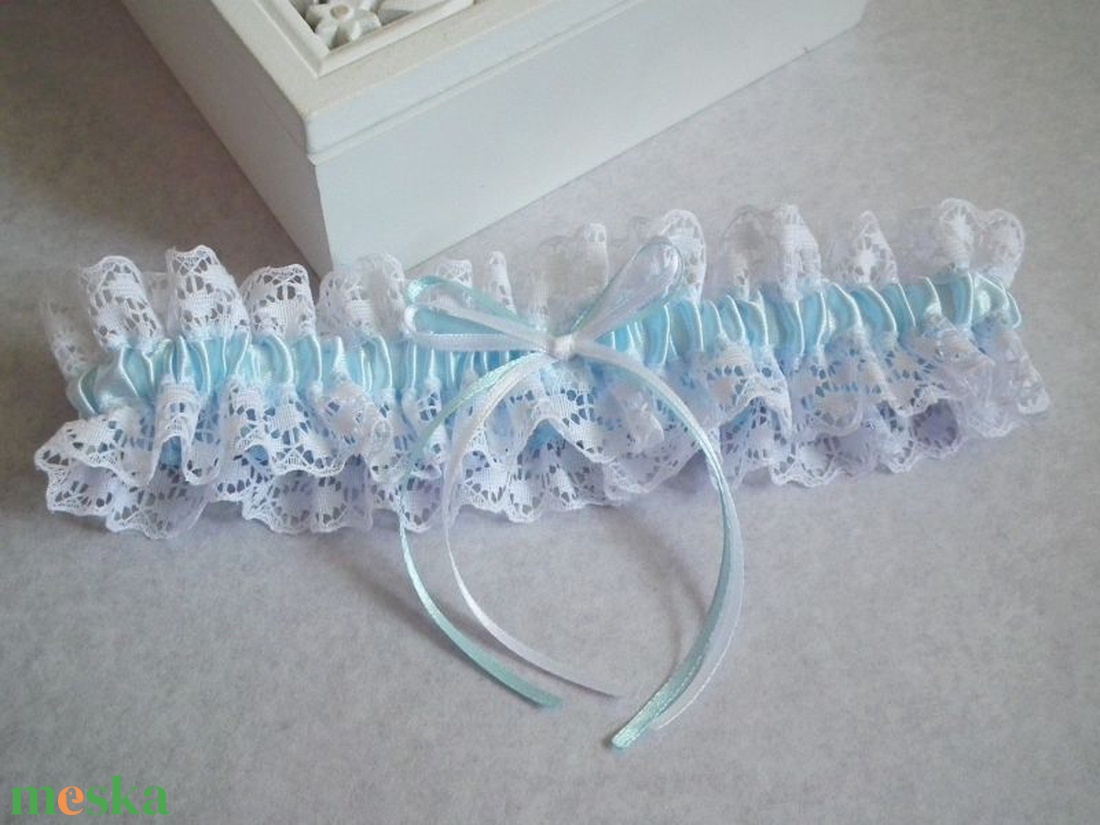Hédi esküvői combcsipke, legényfogó - esküvő - kiegészítők - harisnyatartó & valami kék - Meska.hu