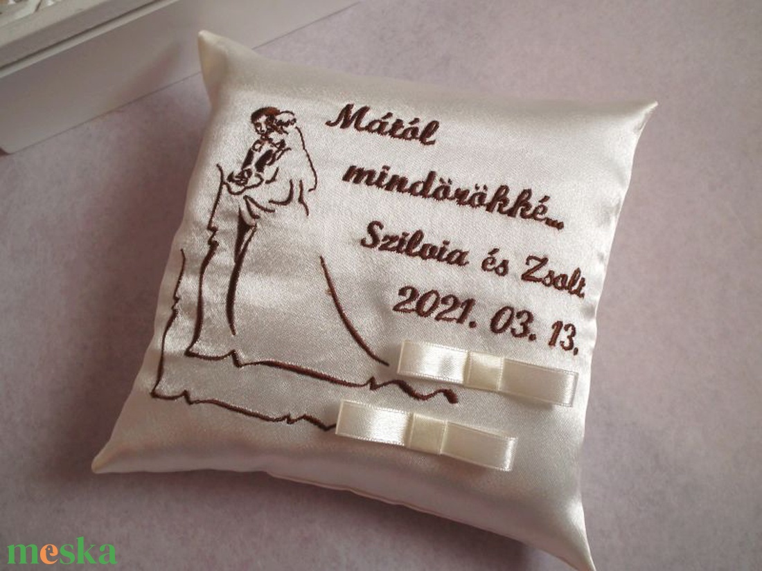 Mától mindörökké... hímzett gyűrűpárna - esküvő - kiegészítők - gyűrűtartó & gyűrűpárna - Meska.hu Mától mindörökké... hímzett gyűrűpárna - esküvő - kiegészítők - gyűrűtartó & gyűrűpárna - Meska.hu