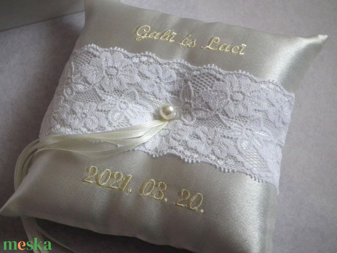 Hímzett varázslat gyűrűpárna - esküvő - kiegészítők - gyűrűtartó & gyűrűpárna - Meska.hu